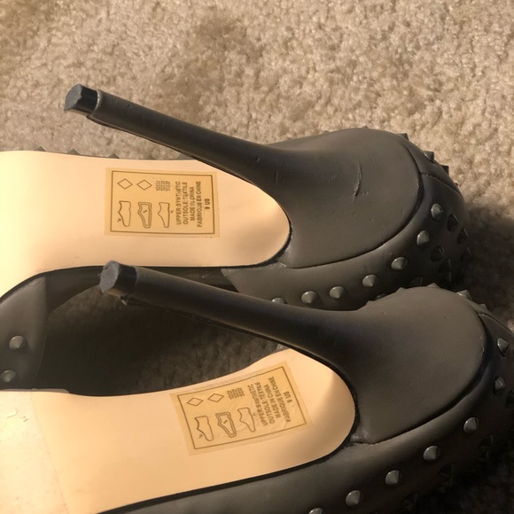 Spike high heel shoes - Picture 8 of 9